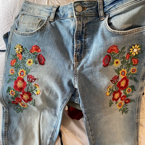 Zara custom floral stitched jeans